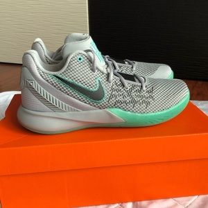 Nike Kyrie Flytrap II Green Basketball Shoes Sz 8